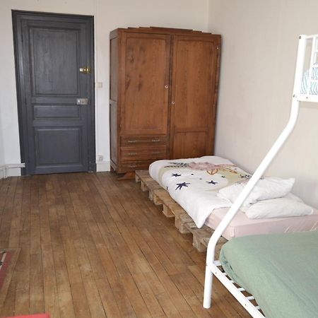 Grande Chambre Familiale Pour 2 A 5 Personnes Apartamento Chef-Boutonne Exterior foto