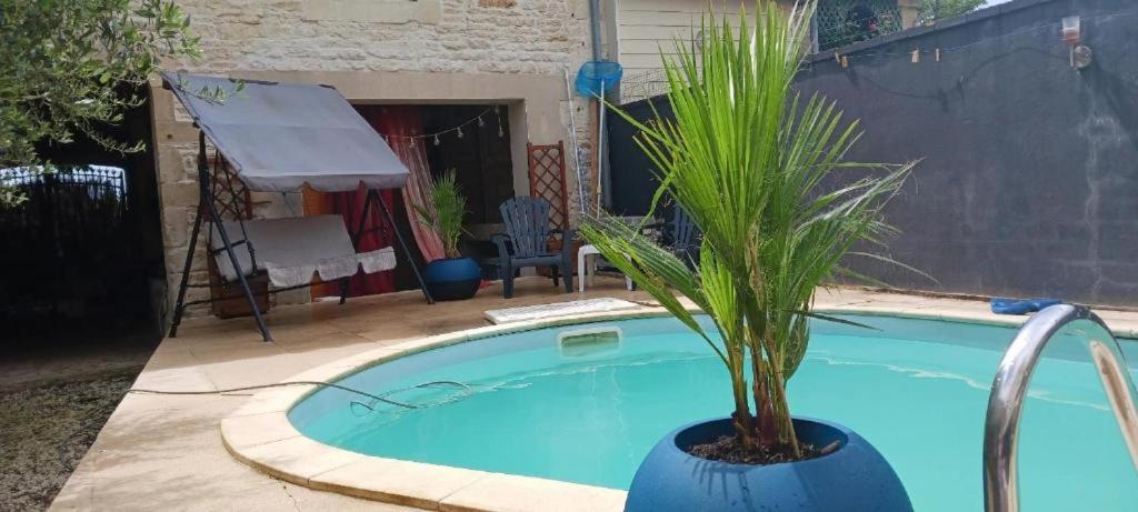 Grande Chambre Familiale Pour 2 A 5 Personnes Apartamento Chef-Boutonne Exterior foto