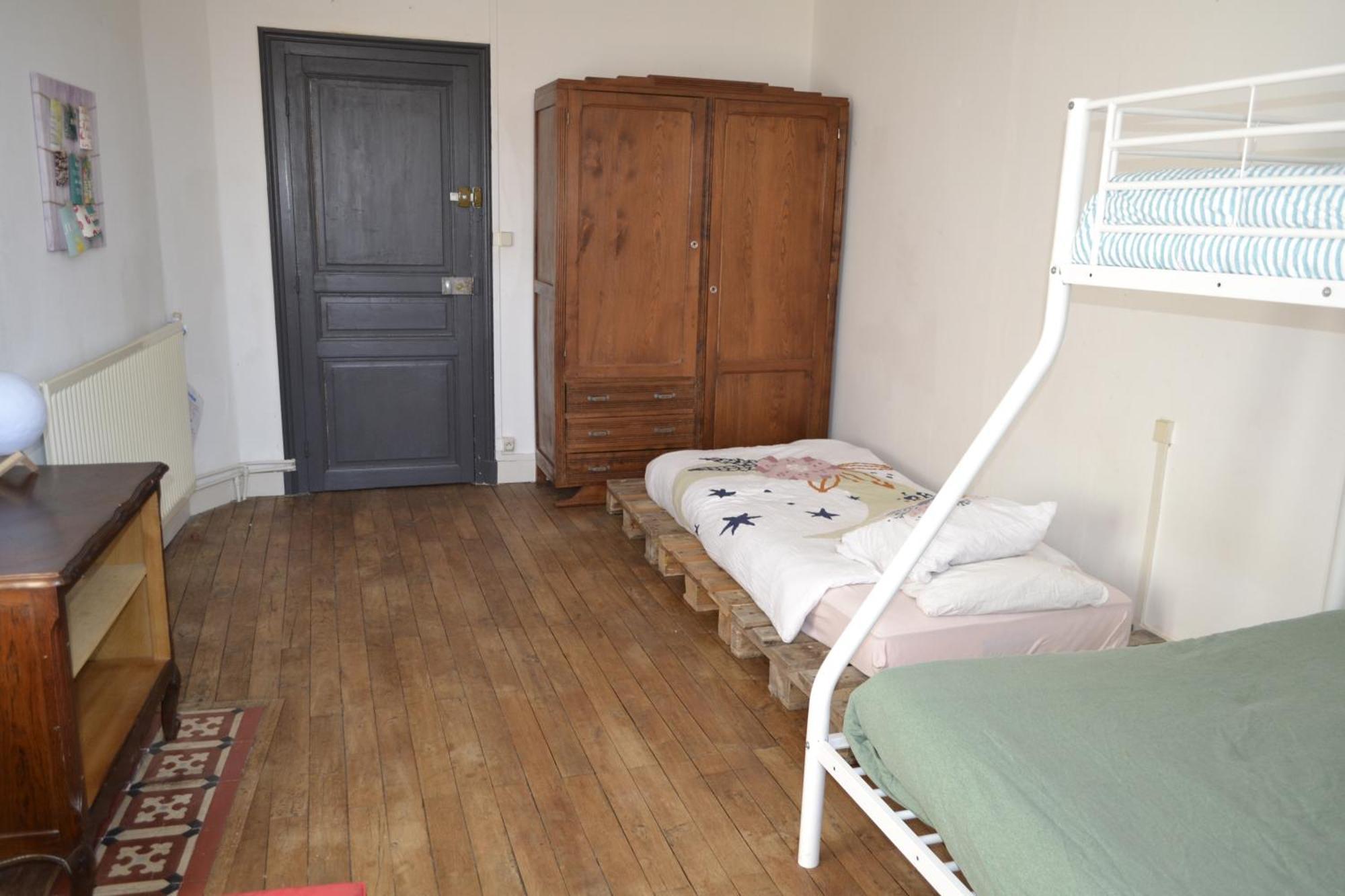 Grande Chambre Familiale Pour 2 A 5 Personnes Apartamento Chef-Boutonne Exterior foto
